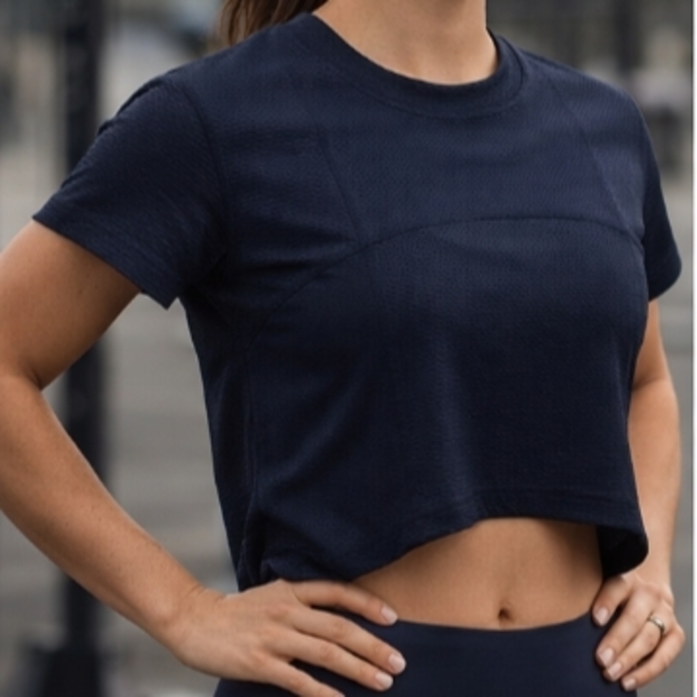 Lululemon Women's Navy Short Sleeve Cropped Crewneck Top Size 4